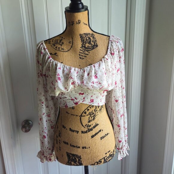 Altar'd State Tops - Altar'd State Floral Long Sleeve Crop Top Size M